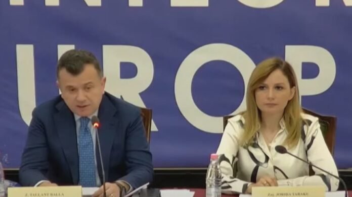 Tabaku braktis mbledhjen për reformën territoriale/ Balla sfidon PD-në: Çojeni në Kushtetuese!