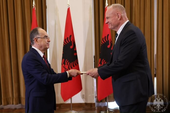 Eric Wendt nis misionin diplomatik në Shqipëri/ Takim kokë më kokë me Begajn