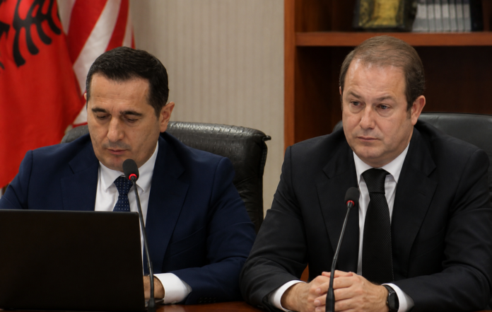 A do të konsideroni provë 600 mijë euro për zgjedhje?”/ Braho kap mat Gjin Gjonin