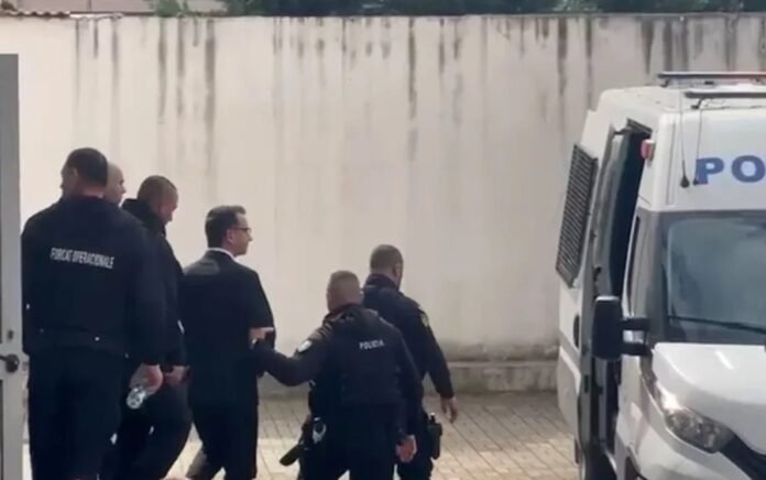 “Veliaj foli vetëm me gruan dhe vëllain”/ Ish-polici që i dha telefonin në qeli flet para GJKKO