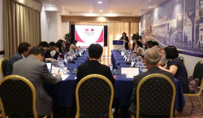 “Nëse nuk je në tryezë, je në menu”/ Kina dhe Shqipëria përballë rivalitetit të fuqive të mëdha