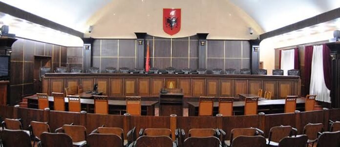 Zyrtarë, biznesmenë, qytetarë/ A po zbatohet i njëjti standard nga gjykatat?