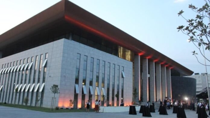 Mediokrët e KLGJ dhe KLP/ Si tentuan të tjetërsojnë vendimin e Kushtetueses për pagat