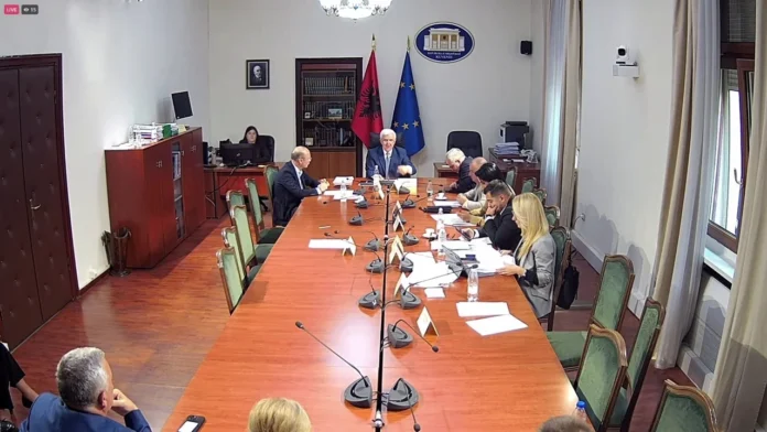 Xhafaj godet KLGJ-në dhe KLP-në: Skandaloze, jeni në pikën zero!