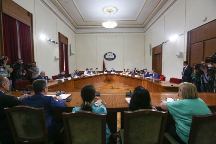 Ngec reforma zgjedhore/ PS kërkon shtyrje