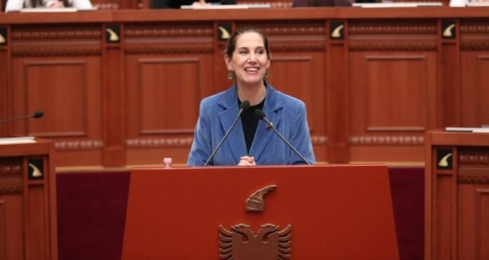 1 në 2 nxënës nuk di të lexojë/ Ku e sheh suksesin Kumbaro, në raportin e PISA-s?