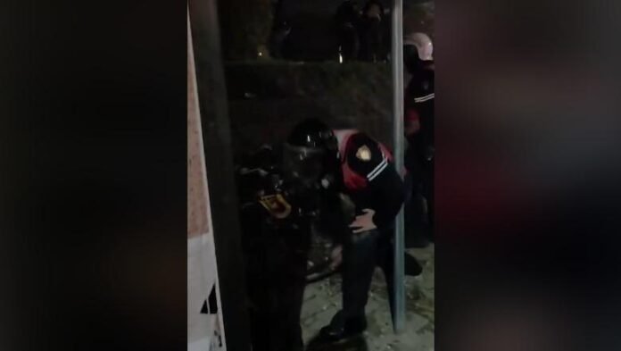 Plagosja e Erjon Vishkullit në protestë/ Pezullohet efektivi i “Shqiponjave”