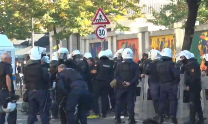 “Ndalni dhunën, do të mbani përgjegjësi penale”/ Policia paralajmëron protestuesit