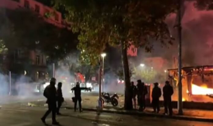 Protesta, 56 të arrestuar/ 16 prej tyre të mitur, 24 policë të dëmtuar