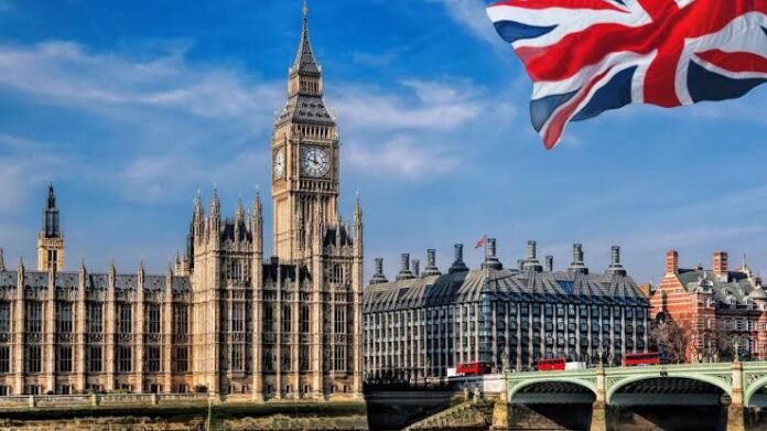 Britania përgatitet për skenarë lufte/ Qeveria u kërkon qytetarëve rezerva për 72 orë