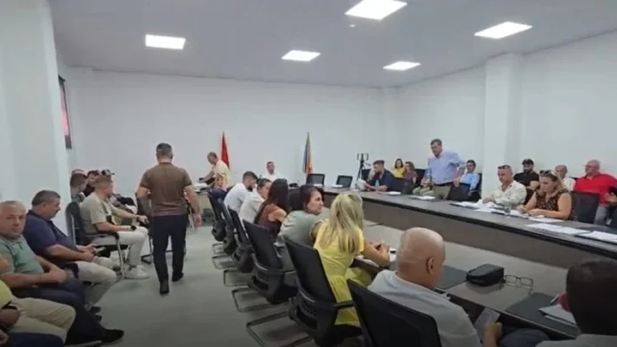 Selenica nuk i bindet Ramës/ PS dhe opozita bashkohen kundër shkrirjes me Vlorën