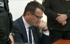 Sokol Sadushi i pret krahët Erion Veliajt