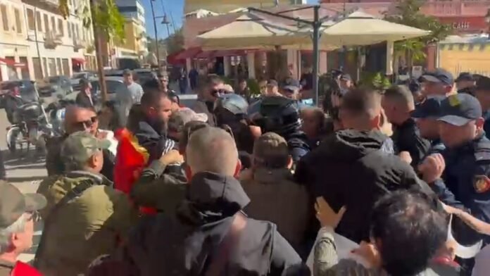 Pezullohet ndërtimi i Muzeut Hebraik në Vlorë/ Protestuesit përplasen me policinë